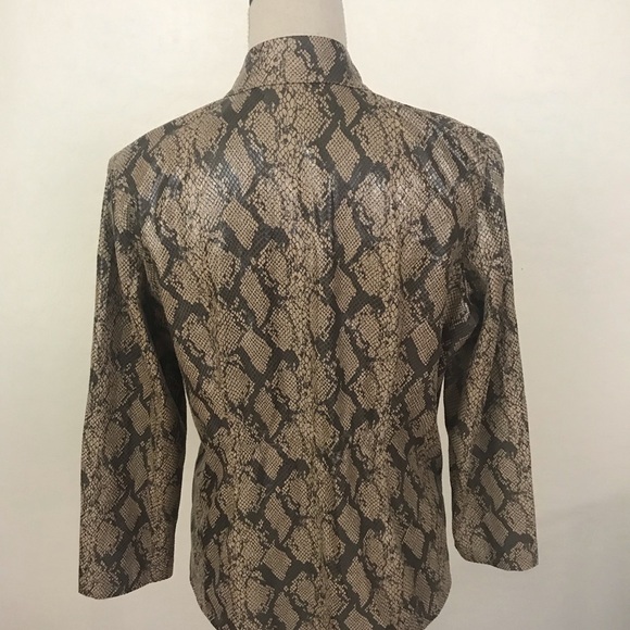 exclusively misook Snake Skin Print Shiny Jacket - Picture 3 of 6
